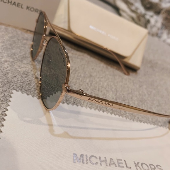 MICHEAL KORS SUNGLASSES - Picture 2 of 7